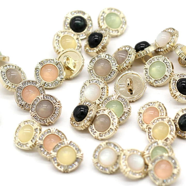 Botões de Pérola e Strass com Acabamento Dourado – Luxo e Elegância