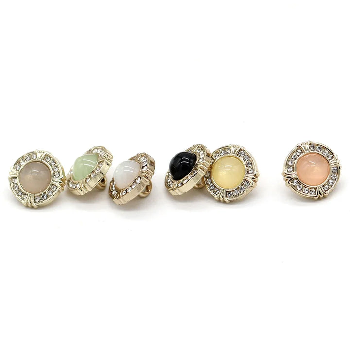 Botões de Pérola e Strass com Acabamento Dourado – Luxo e Elegância
